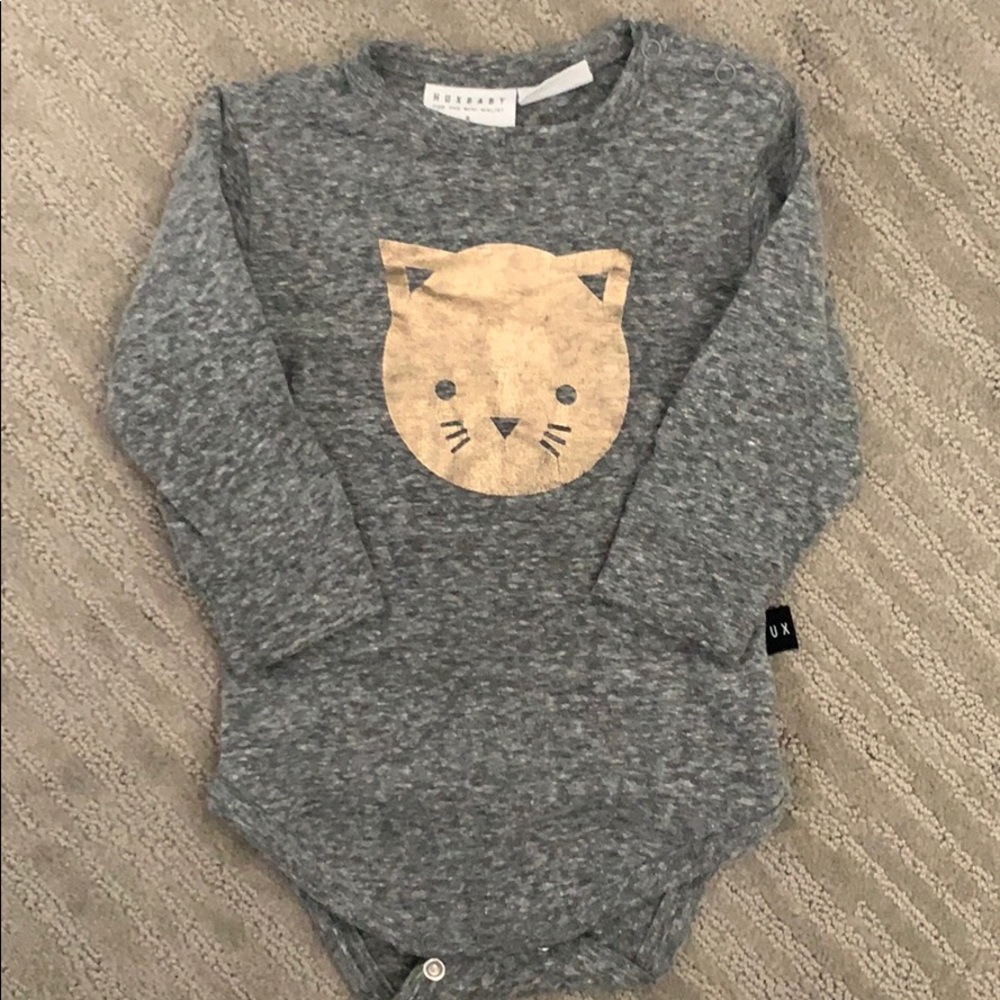 HUXBABY 6-12M gray one piece with gold cat